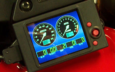Dynojet LCD-Display mit Anzeige von Drehzahl und Geschwindigkeit